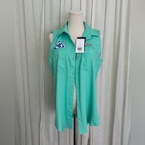 Ocean + Coast: NWT. Women's Sleeveless Aqua Button-Up Top
